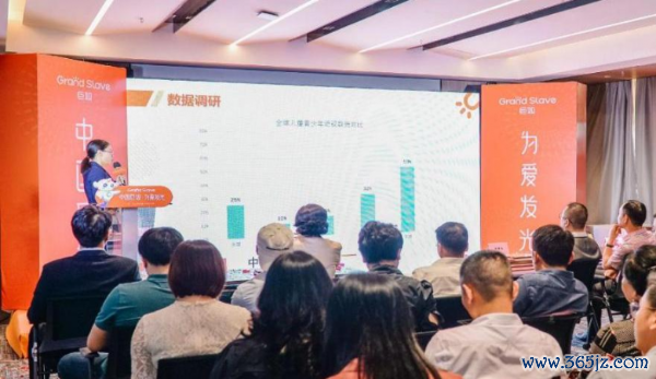 靠近超1亿的儿童青少年近视群体，巨奴光健康：孩子需要有益为他们研发的台灯！