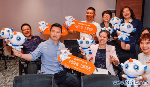 靠近超1亿的儿童青少年近视群体，巨奴光健康：孩子需要有益为他们研发的台灯！